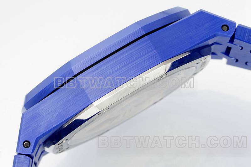 爱彼最优复刻手表APS厂皇家橡树银白盘机械蓝色钢带款26240侧面实拍图