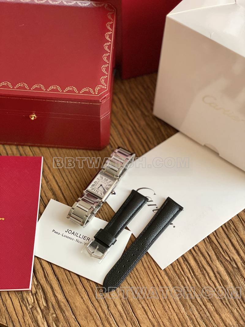 卡地亚超级克隆手表坦克白盘蓝钢指针机械钢带款正面实拍图