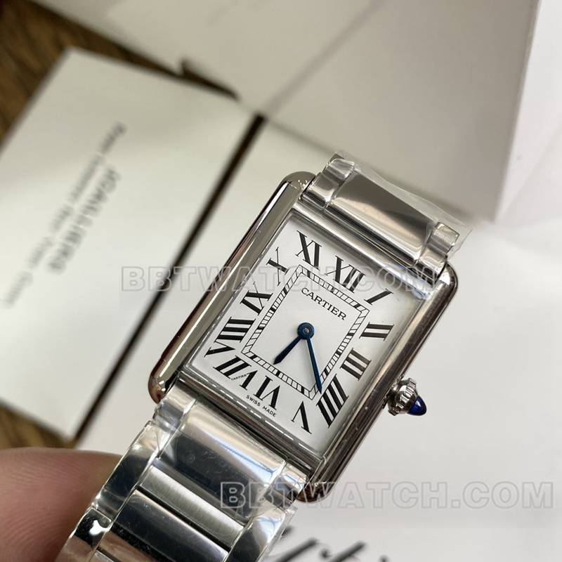 卡地亚超级克隆手表坦克白盘蓝钢指针机械钢带款正面实拍图