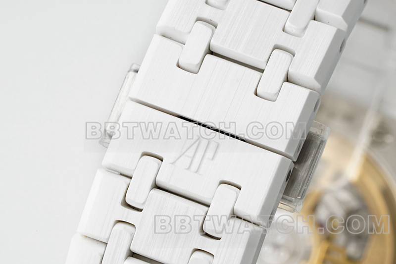 爱彼1:1复刻手表APS厂皇家橡树黑盘机械白色钢带款26240表带实拍图