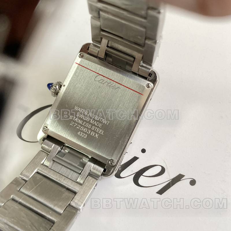 卡地亚超级克隆手表坦克白盘蓝钢指针机械钢带款背面实拍图