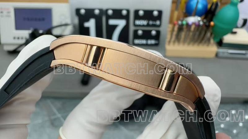 理查德米勒最佳复刻手表玫瑰金镂空盘机械橡胶款RM 67-01侧面实拍图