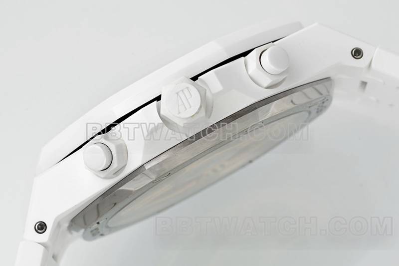 爱彼1:1复刻手表APS厂皇家橡树黑盘机械白色钢带款26240侧面实拍图