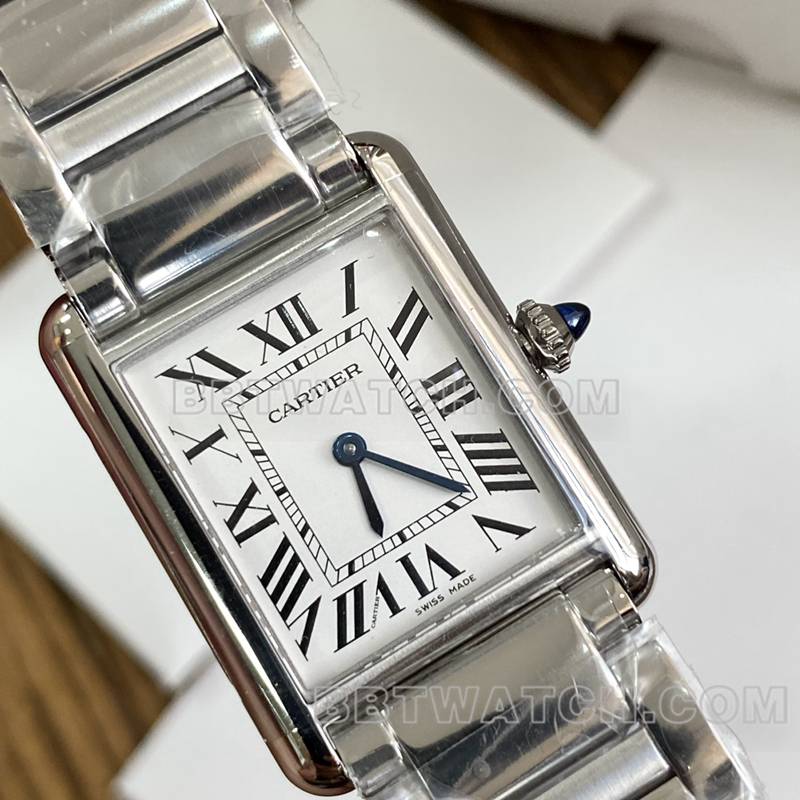 卡地亚超级克隆手表坦克白盘蓝钢指针机械钢带款正面实拍图