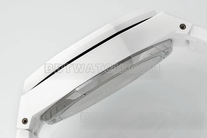 爱彼1:1复刻手表APS厂皇家橡树黑盘机械白色钢带款26240侧面实拍图