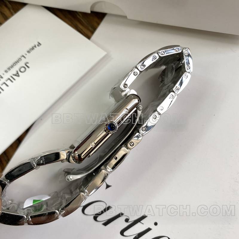 卡地亚超级克隆手表坦克白盘蓝钢指针机械钢带款侧面实拍图