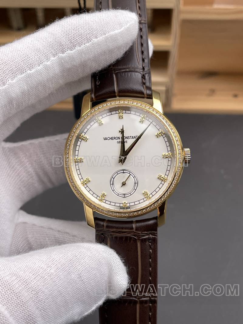 江诗丹顿顶级复刻手表XR厂传袭白盘2824机械机芯皮带款82172正面实拍图