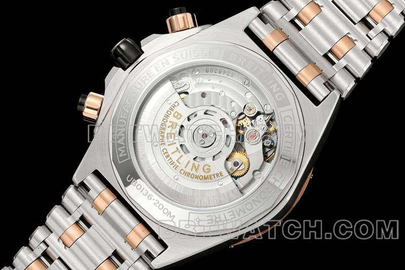 百年灵超级克隆手表TF厂机械计时绿盘44mm间金钢带款背面实拍图