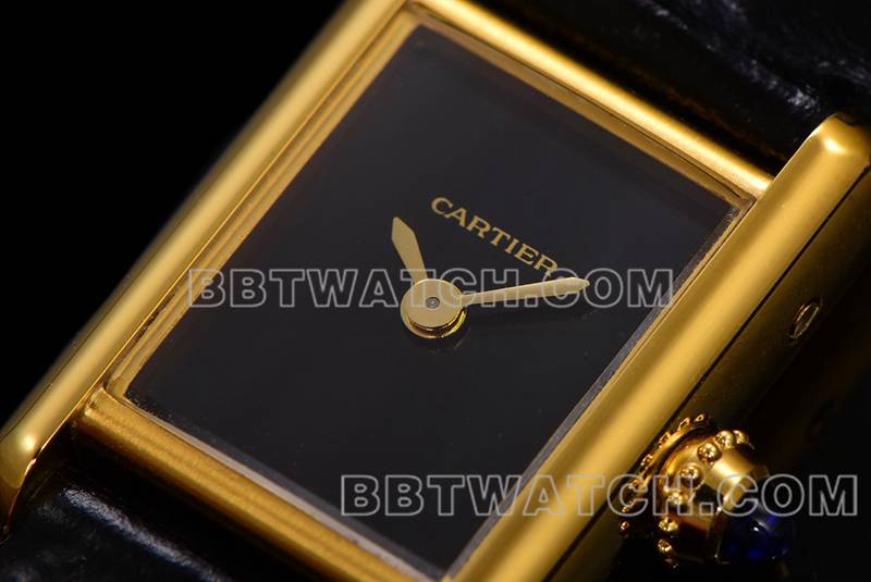 卡地亚最优复刻手表F1厂坦克黑盘黄金壳皮带款正面实拍图