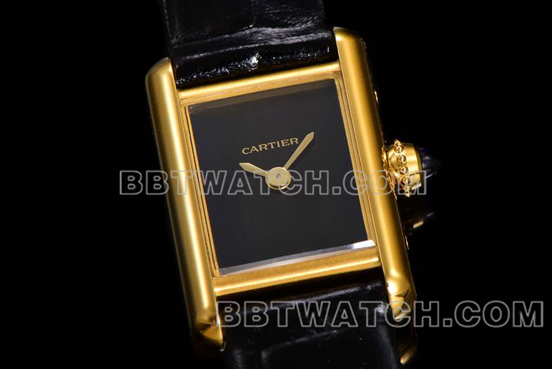 卡地亚最优复刻手表F1厂坦克黑盘黄金壳皮带款正面实拍图