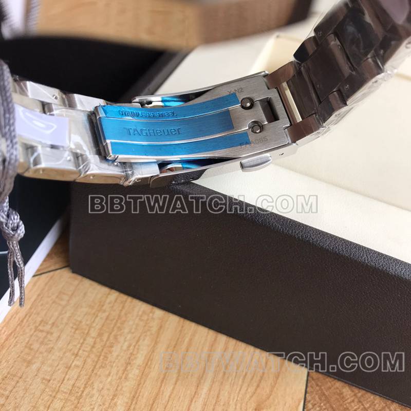 泰格豪雅顶级复刻手表竞潜白盘43mm计时7750机械间金钢带款表扣实拍图