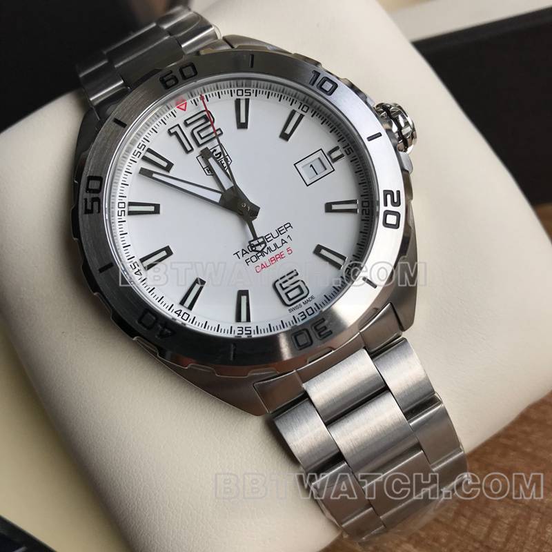 泰格豪雅最优复刻手表F1白盘41mm机械钢带款正面实拍图