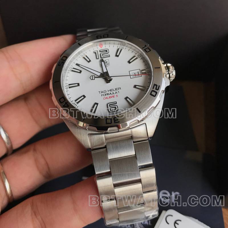 泰格豪雅最优复刻手表F1白盘41mm机械钢带款正面实拍图