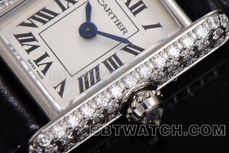卡地亚1:1复刻手表F1厂坦克白盘钻圈皮带款正面实拍图