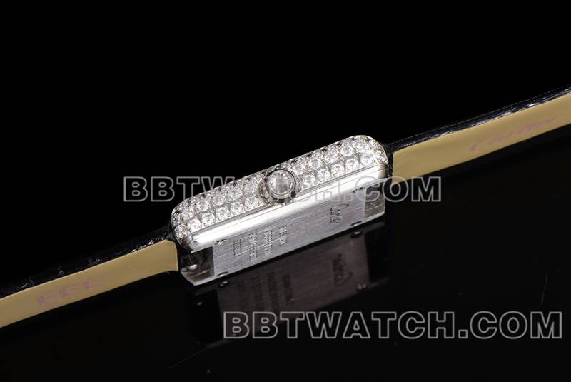 卡地亚1:1复刻手表F1厂坦克白盘钻圈皮带款侧面实拍图