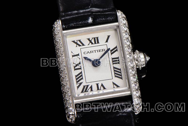 卡地亚1:1复刻手表F1厂坦克白盘钻圈皮带款正面实拍图