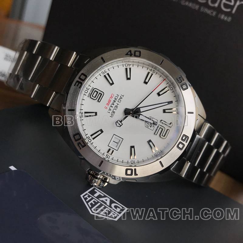 泰格豪雅最优复刻手表F1白盘41mm机械钢带款正面实拍图