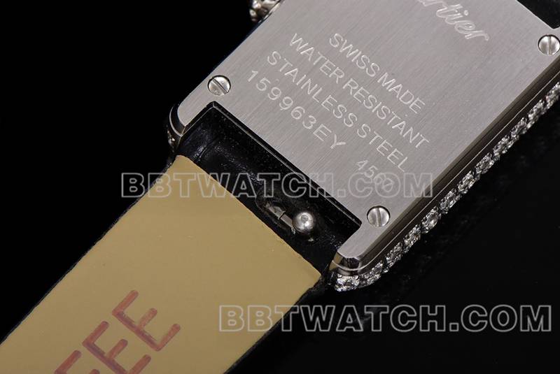 卡地亚1:1复刻手表F1厂坦克白盘钻圈皮带款背面实拍图