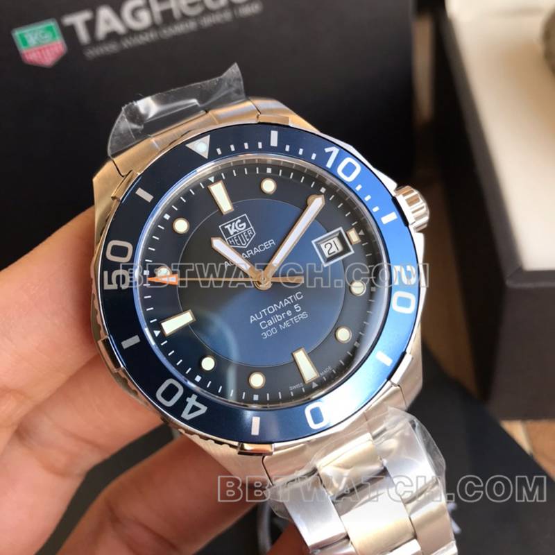 泰格豪雅1:1复刻手表竞潜蓝盘夜光41mm机械钢带款正面实拍图