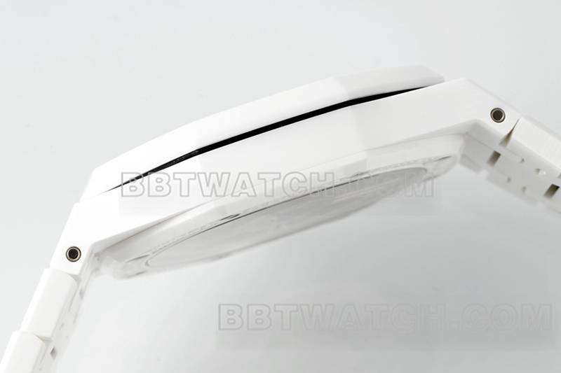 爱彼顶级复刻手表APS厂皇家橡树花朵图案表盘白色陶瓷钢带款15500侧面实拍图