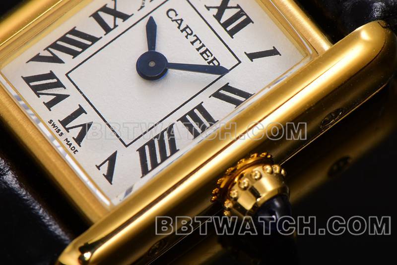 卡地亚超级克隆手表F1厂坦克白盘黄金壳皮带款正面实拍图