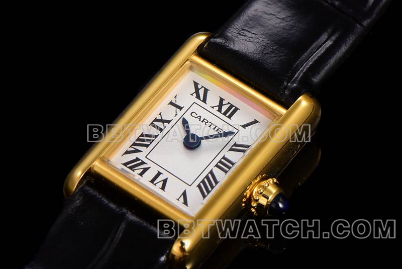 卡地亚超级克隆手表F1厂坦克白盘黄金壳皮带款正面实拍图
