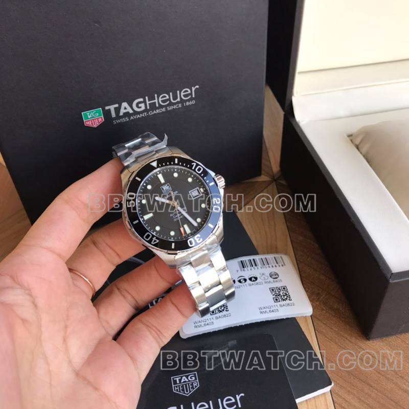 泰格豪雅最佳复刻手表竞潜黑盘夜光41mm机械钢带款正面实拍图