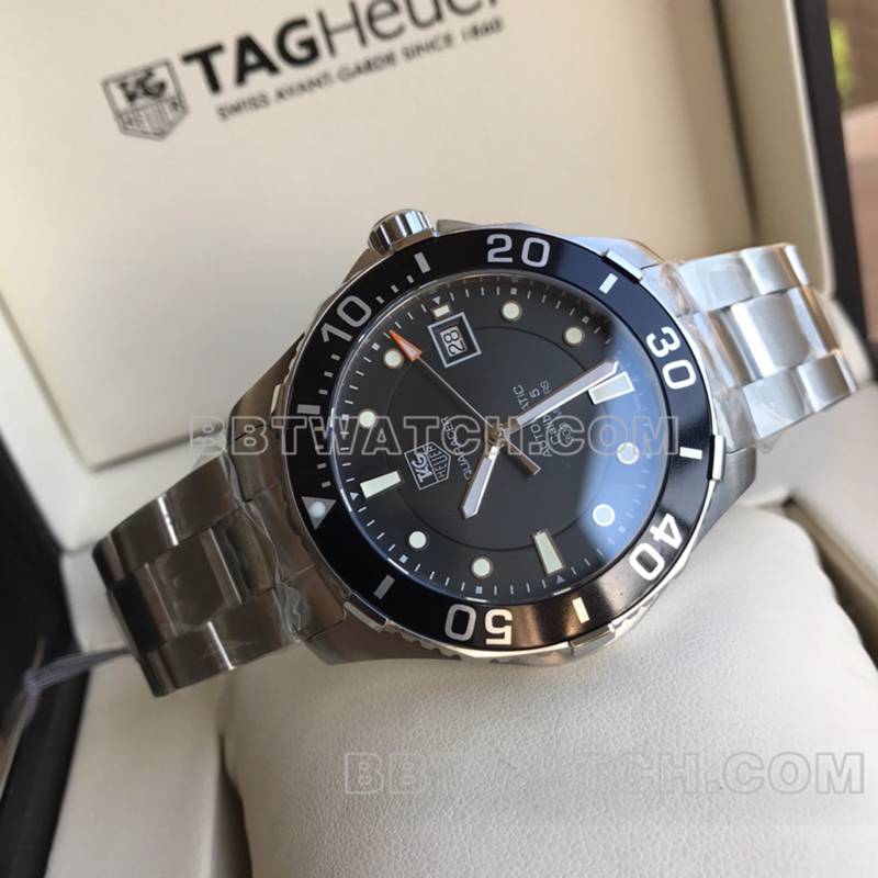 泰格豪雅最佳复刻手表竞潜黑盘夜光41mm机械钢带款正面实拍图