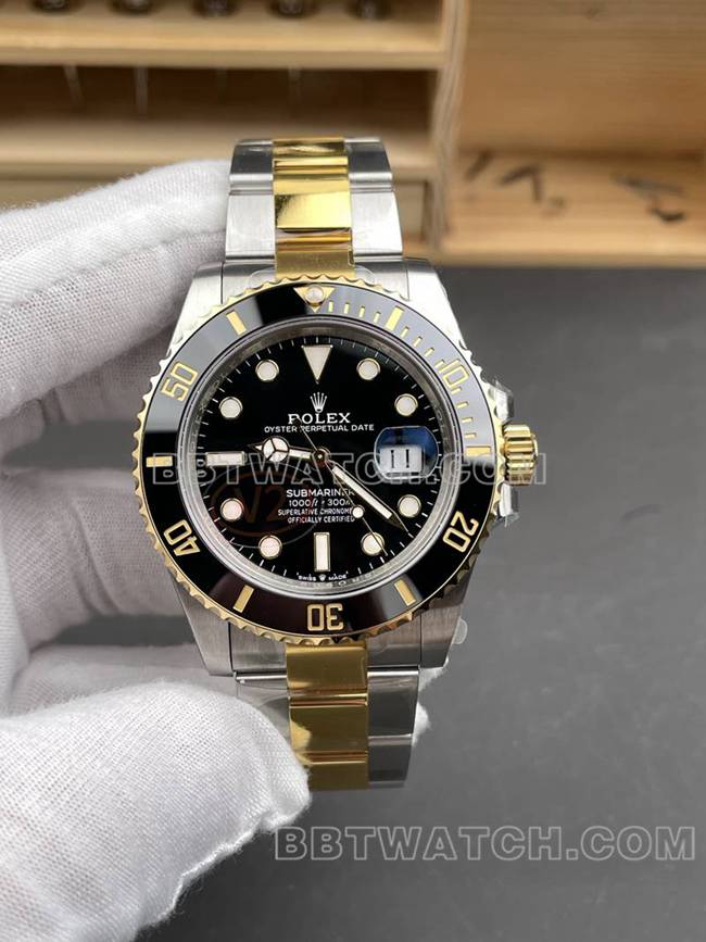 劳力士1:1复刻手表VS厂水鬼41mm黑盘3235机械机芯间金钢带款正面实拍图