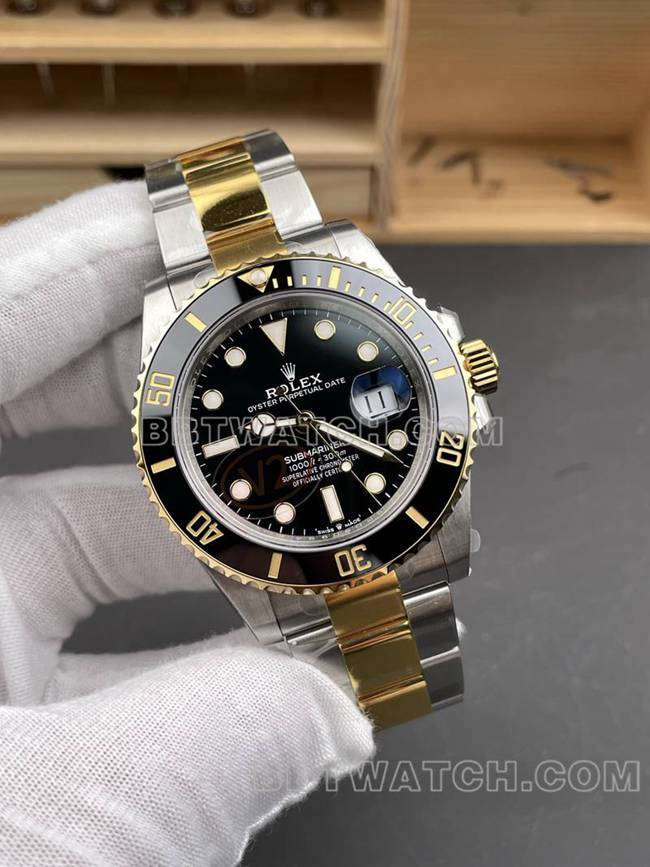 劳力士1:1复刻手表VS厂水鬼41mm黑盘3235机械机芯间金钢带款正面实拍图