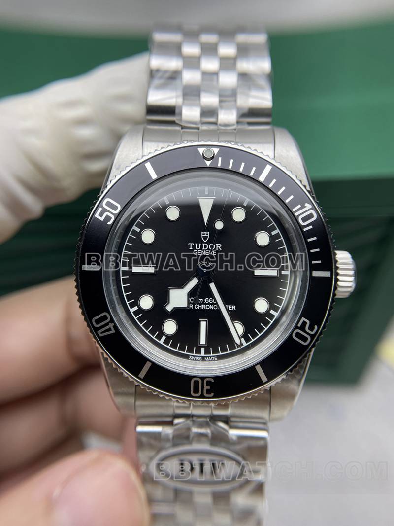 帝舵最佳复刻手表DIF厂碧湾41mm黑盘机械钢带款正面实拍图