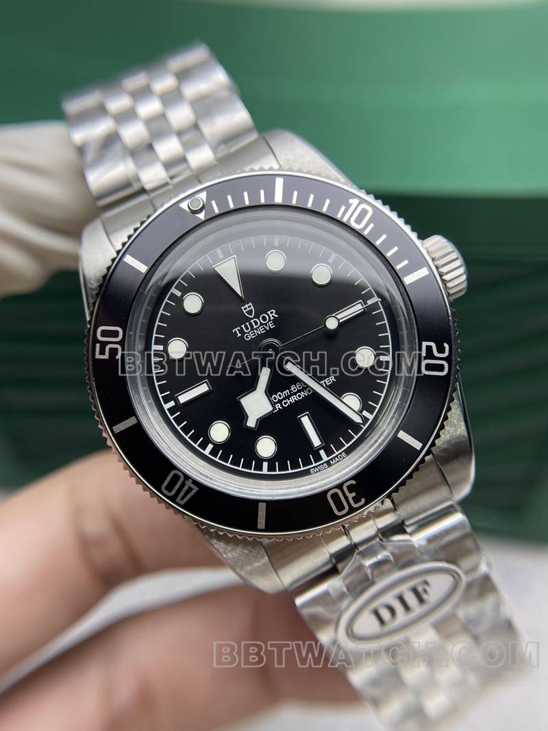 帝舵最佳复刻手表DIF厂碧湾41mm黑盘机械钢带款正面实拍图