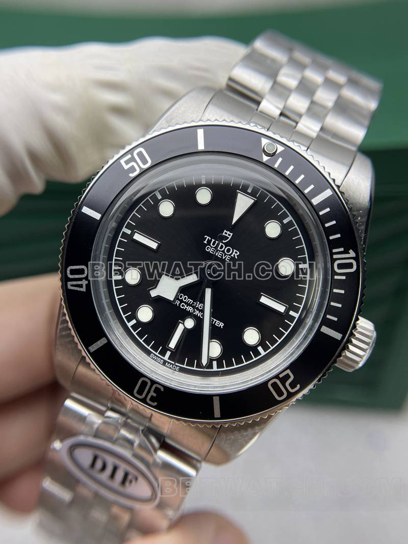 帝舵最佳复刻手表DIF厂碧湾41mm黑盘机械钢带款正面实拍图