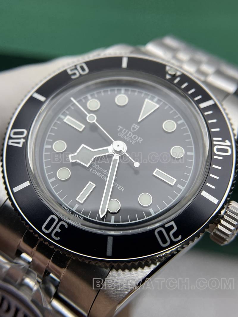 帝舵最佳复刻手表DIF厂碧湾41mm黑盘机械钢带款正面实拍图