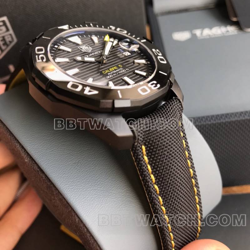 泰格豪雅超级克隆手表竞潜黑盘41mm机械皮带款侧面实拍图