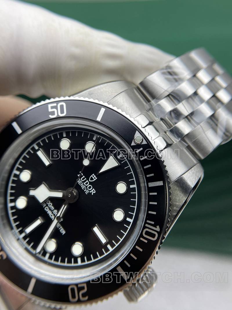 帝舵最佳复刻手表DIF厂碧湾41mm黑盘机械钢带款正面实拍图