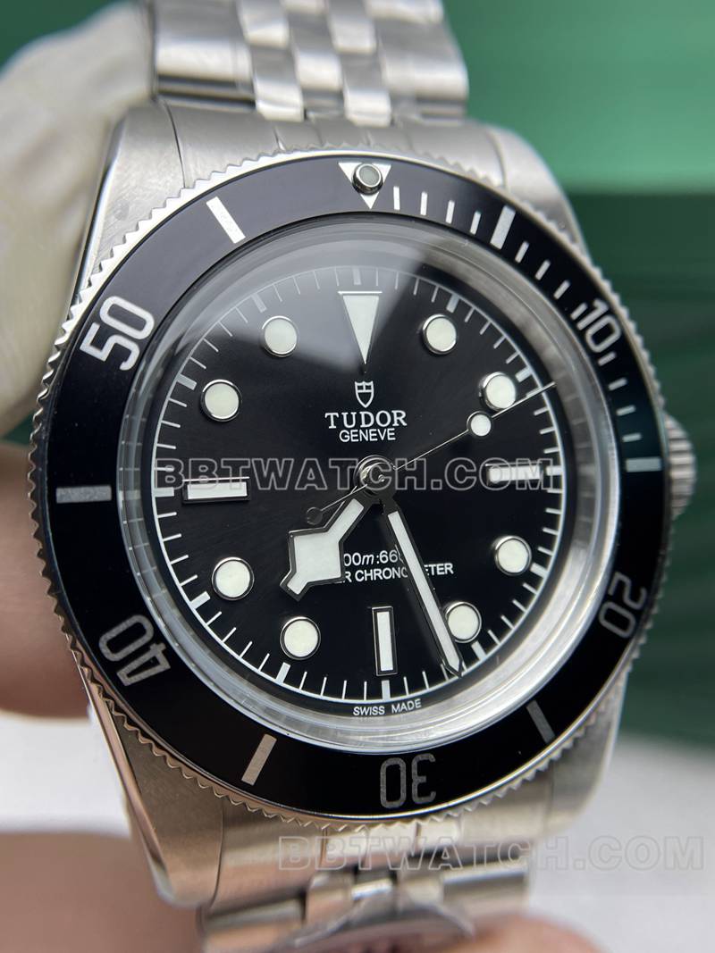 帝舵最佳复刻手表DIF厂碧湾41mm黑盘机械钢带款正面实拍图