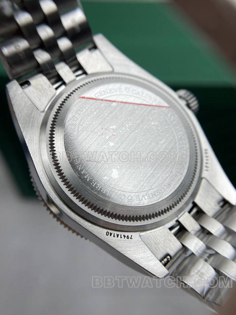 帝舵最佳复刻手表DIF厂碧湾41mm黑盘机械钢带款背面实拍图