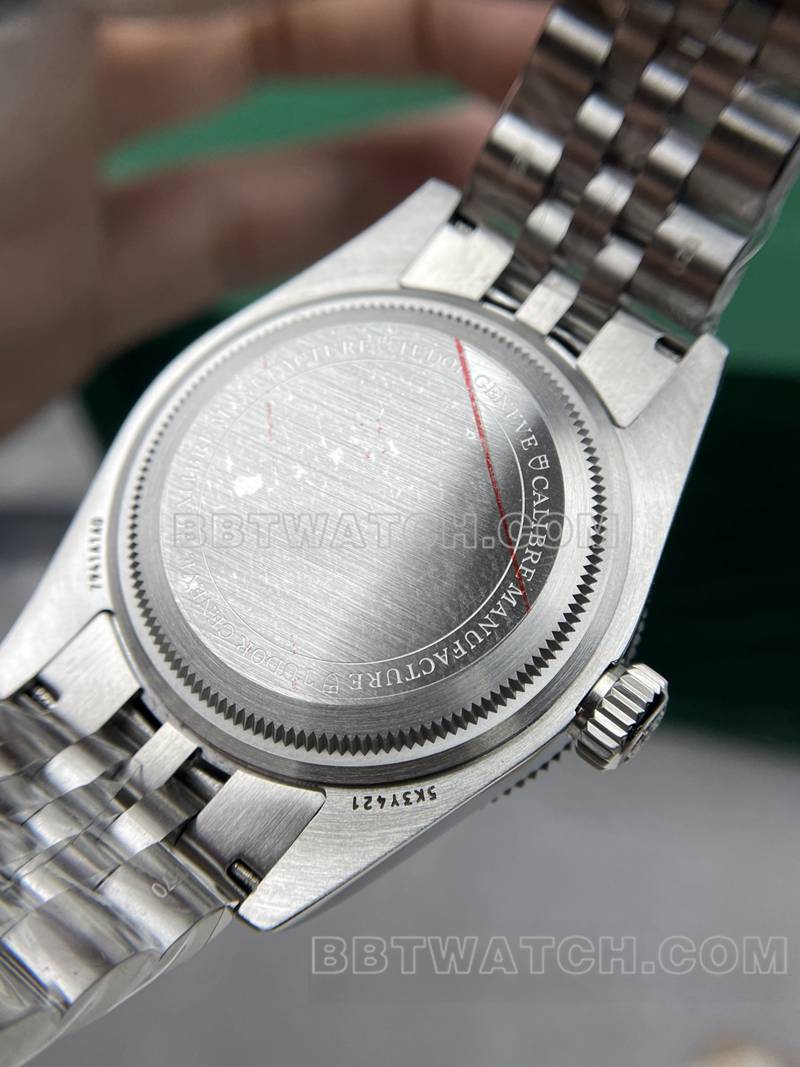 帝舵最佳复刻手表DIF厂碧湾41mm黑盘机械钢带款侧面实拍图