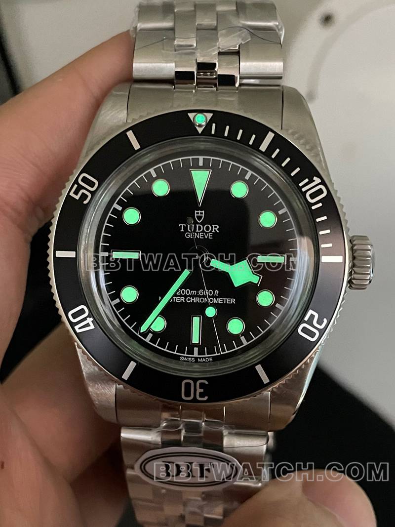 帝舵最佳复刻手表DIF厂碧湾41mm黑盘机械钢带款夜光实拍图