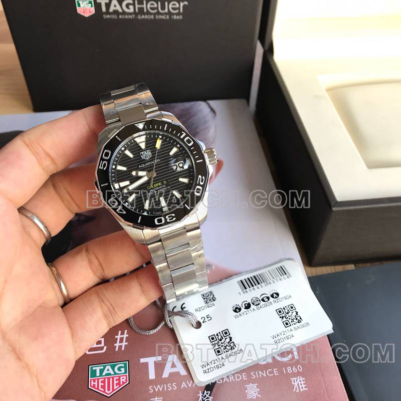 泰格豪雅顶级复刻手表竞潜条纹黑盘41mm机械钢带款正面实拍图