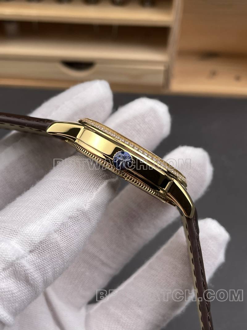 江诗丹顿顶级复刻手表XR厂传袭白盘2824机械机芯皮带款82172侧面实拍图