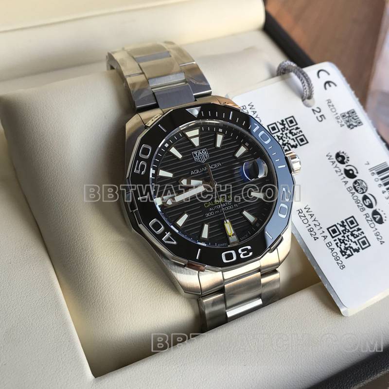泰格豪雅顶级复刻手表竞潜条纹黑盘41mm机械钢带款正面实拍图