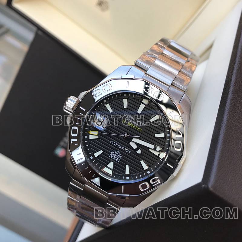 泰格豪雅顶级复刻手表竞潜条纹黑盘41mm机械钢带款正面实拍图