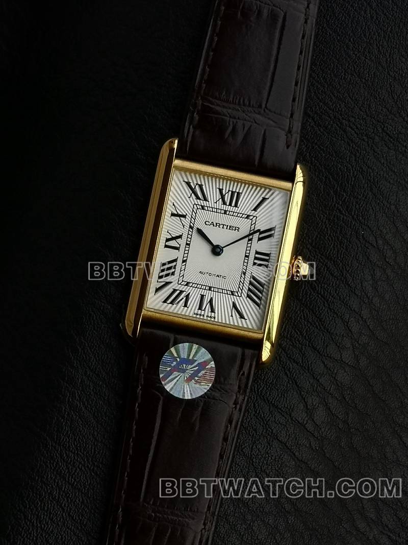 卡地亚最优复刻手表F1厂坦克白盘黄金壳2899MC机芯皮带款正面实拍图