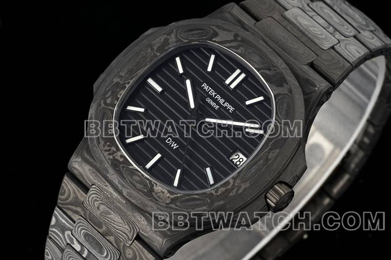 百达翡丽1:1复刻手表DIW厂鹦鹉螺黑盘碳纤维机械黑色钢带款5711正面实拍图