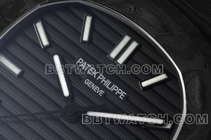 百达翡丽1:1复刻手表DIW厂鹦鹉螺黑盘碳纤维机械黑色钢带款5711正面实拍图