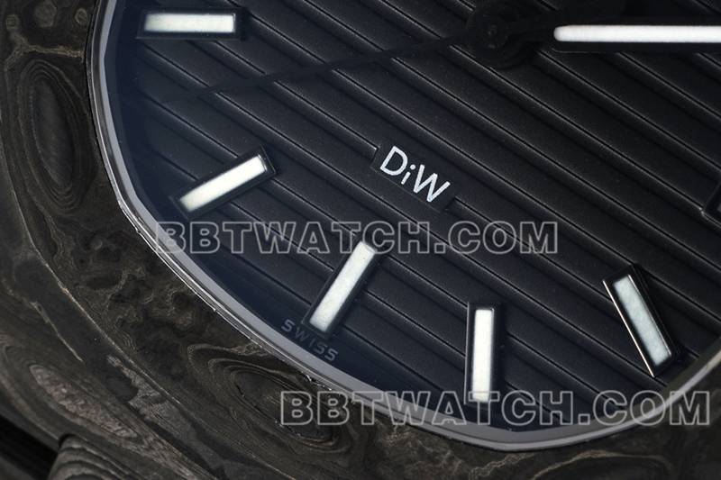百达翡丽1:1复刻手表DIW厂鹦鹉螺黑盘碳纤维机械黑色钢带款5711正面实拍图