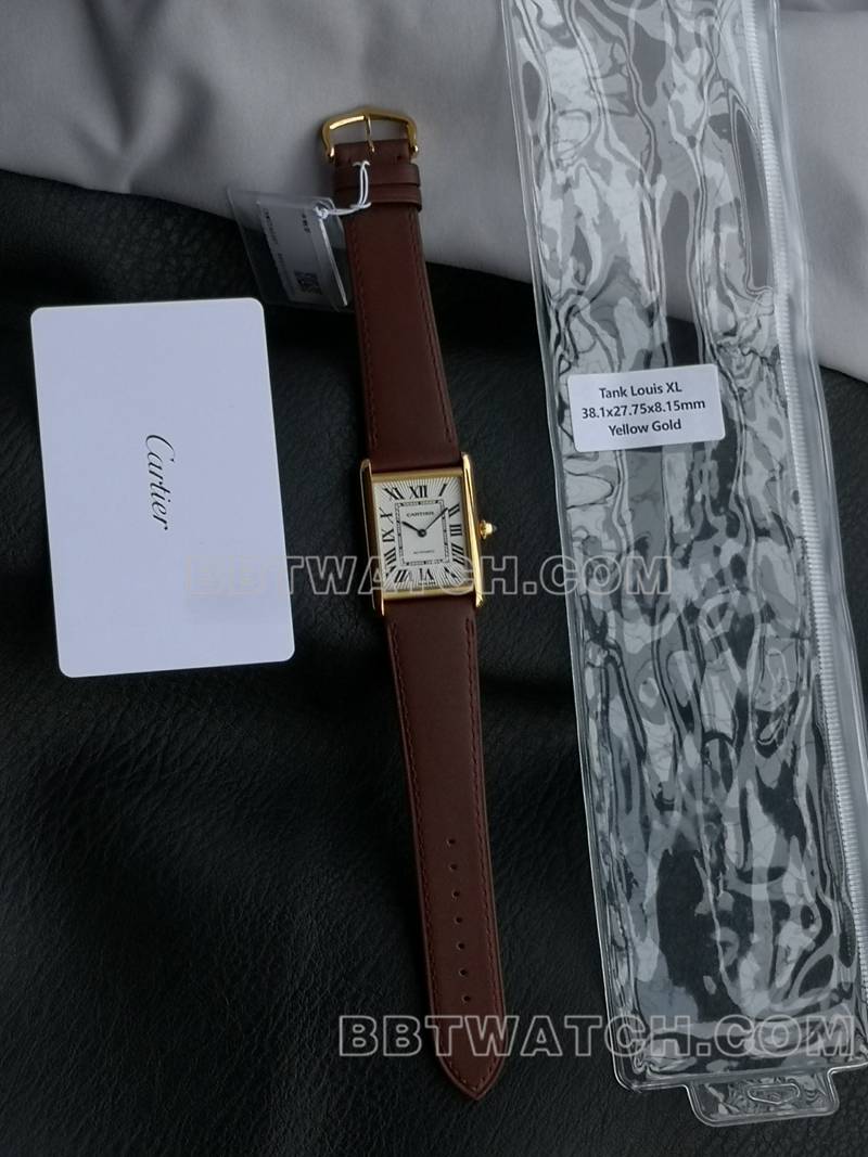 卡地亚1:1复刻手表F1厂坦克白盘黄金壳2899MC机芯皮带款正面实拍图