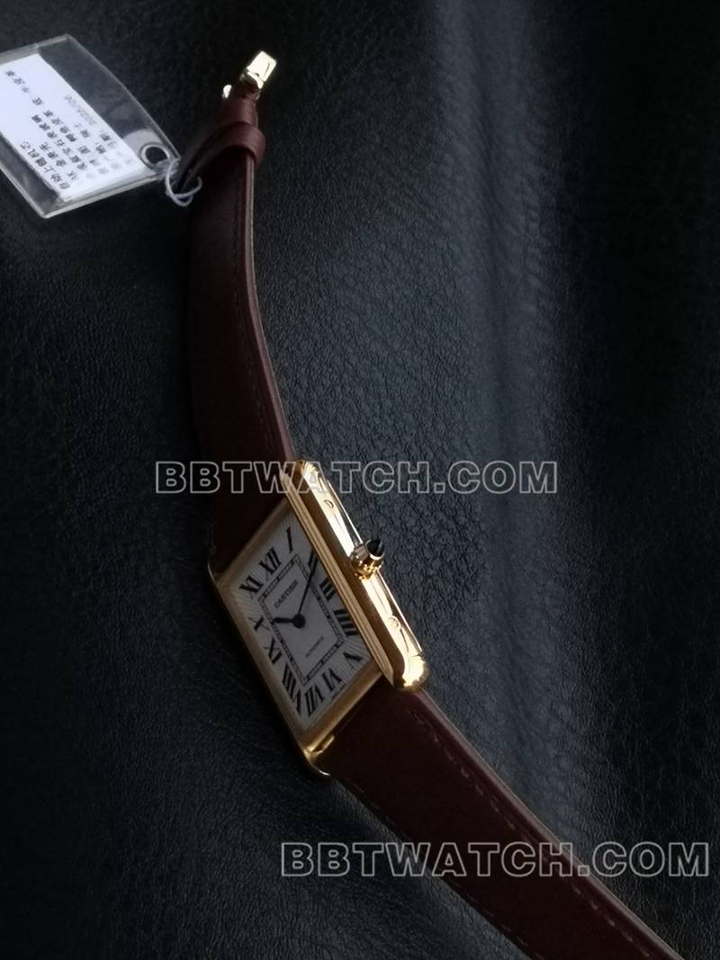 卡地亚1:1复刻手表F1厂坦克白盘黄金壳2899MC机芯皮带款侧面实拍图